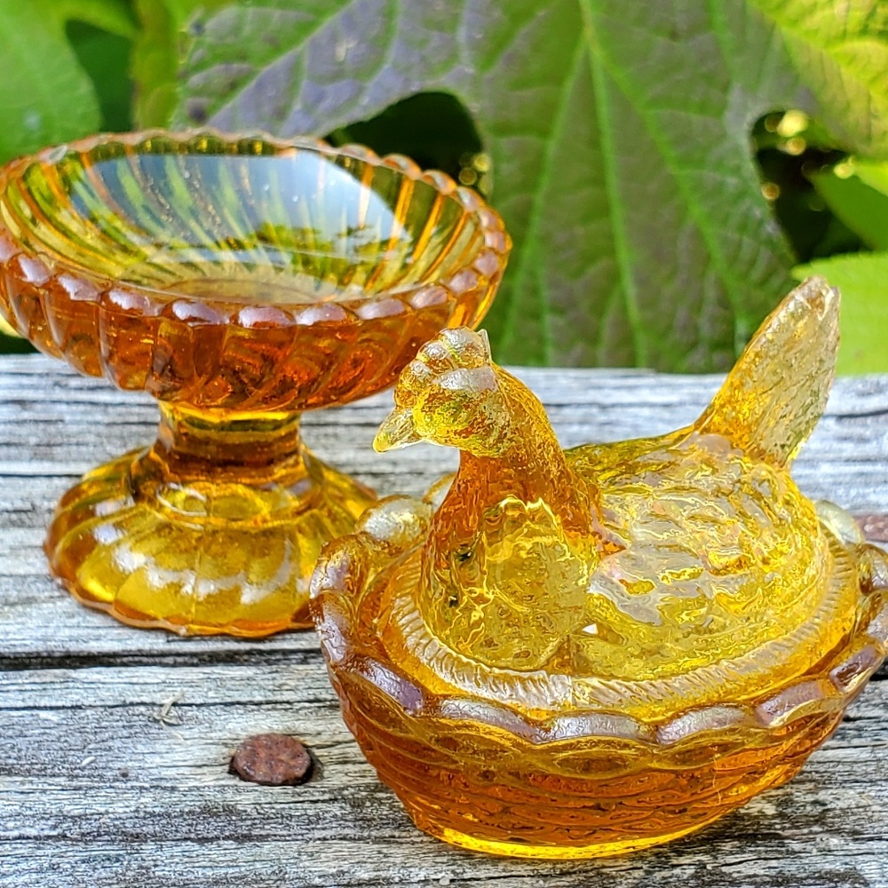 Amber carnival glass chicken container + ring tray